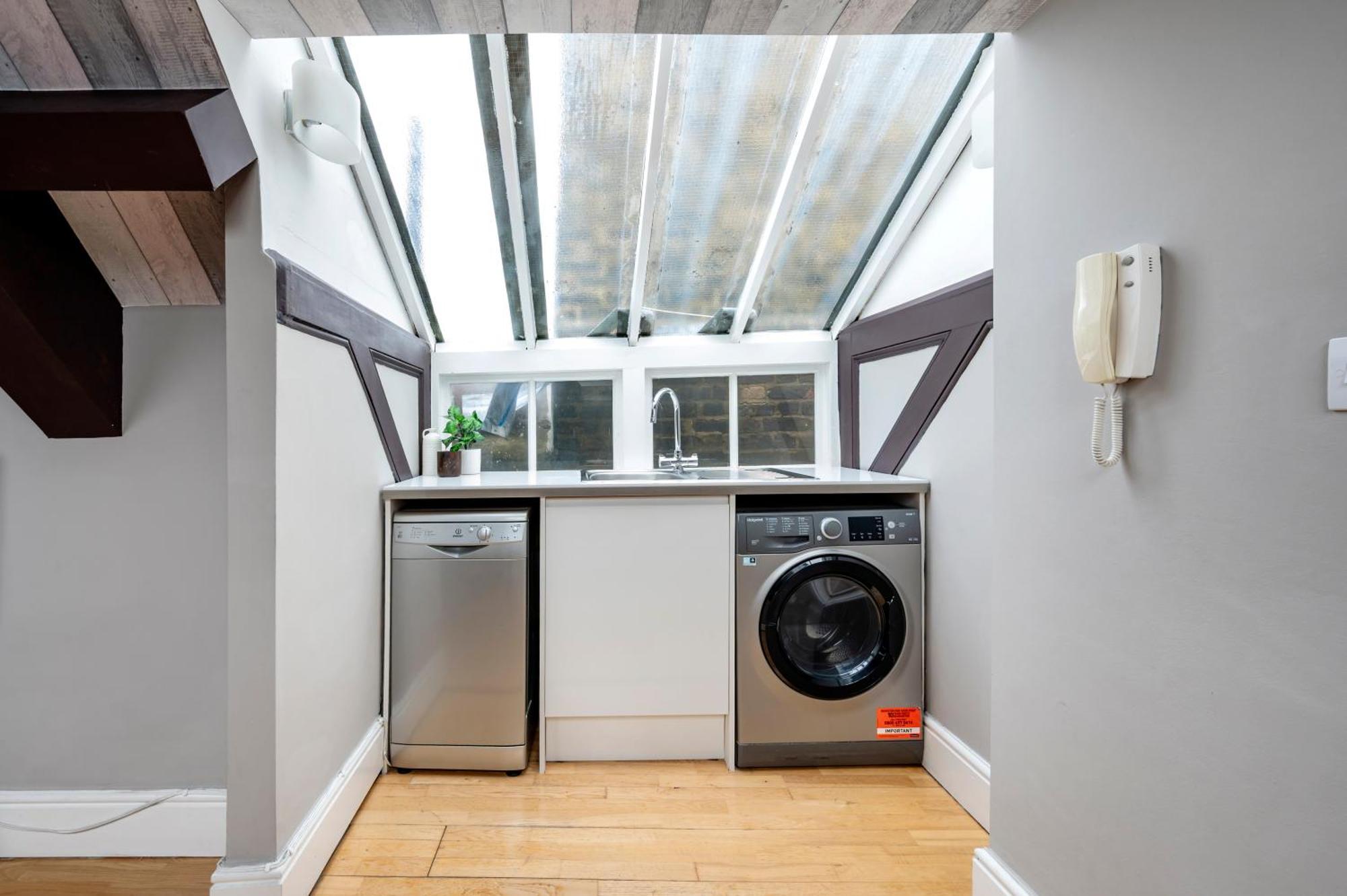 Sunny Loft In Center Of London Apartment Екстериор снимка